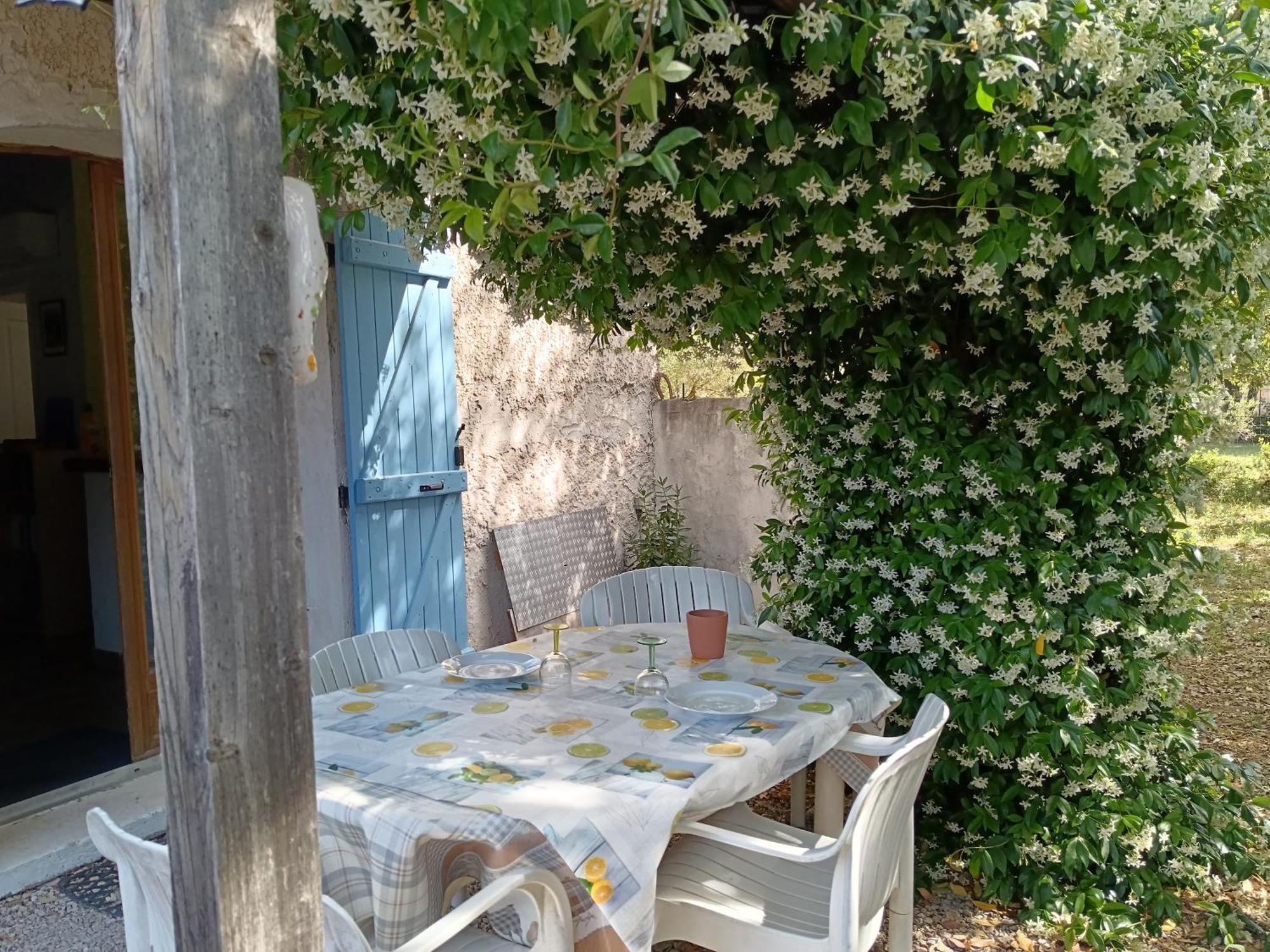 Apartmán Chez Betty Le Luc Exteriér fotografie